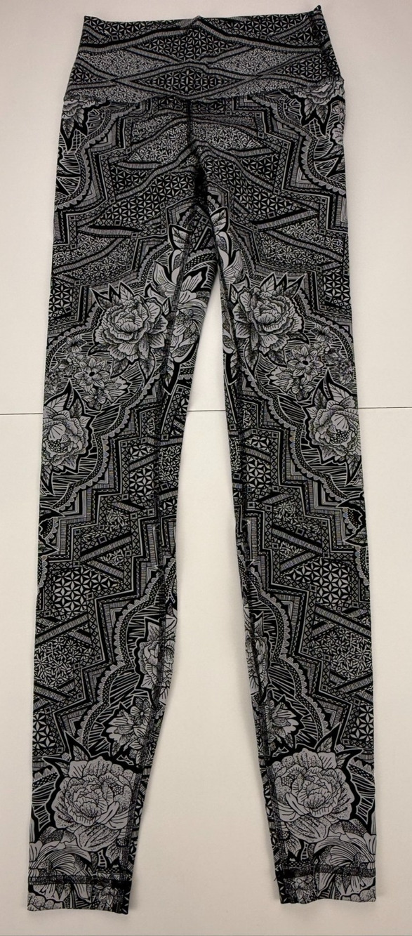 Lululemon High Times Pant Size 6 Posey Black White Full-On Luxtreme 26"